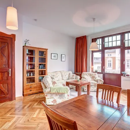 Ahlbeck, Medici - Seitlicher Meerblick *